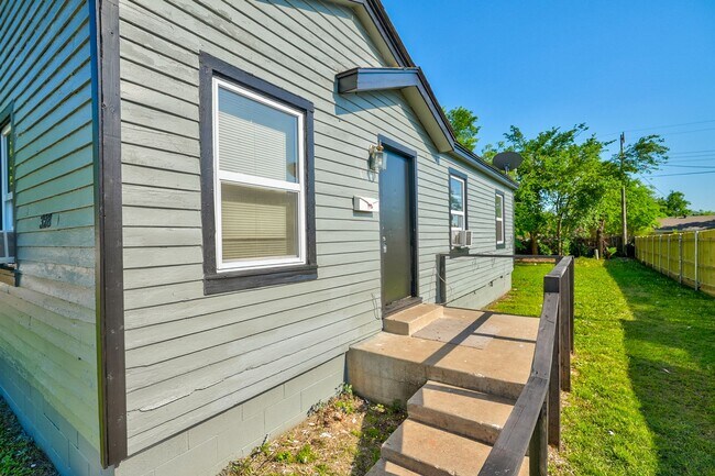 Foto del edificio - 3 bed 1 bath in Oklahoma City - Half off o...