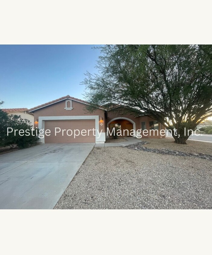 Foto principal - Beautiful Must see Spacious 4/2 Home on th...