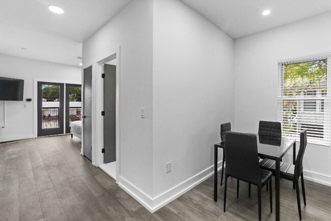 Foto del edificio - 927 S Howard Ave