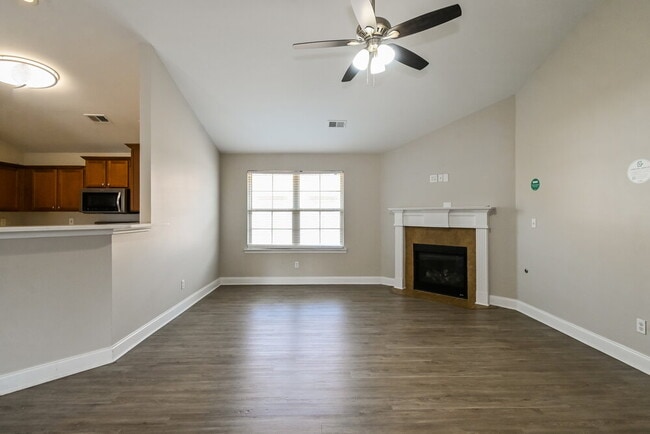 Building Photo - 2932 S Hartland