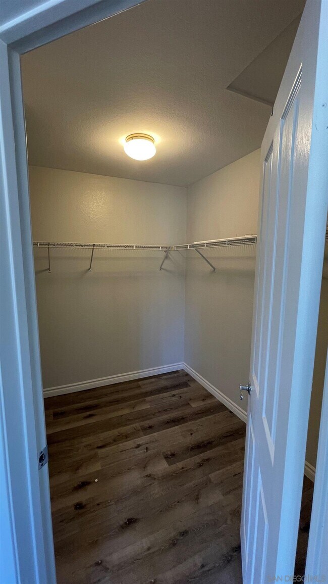 Foto del edificio - 641 Lee Cir