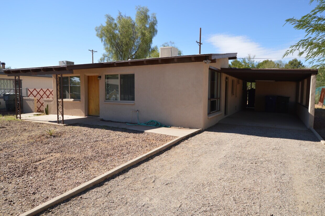 Primary Photo - 2157 N Sycamore Blvd