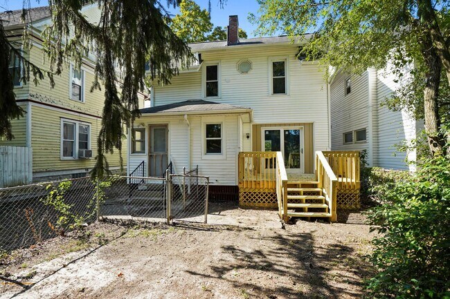 Foto del edificio - Spacious 3 Bed, 2 Bath in Newark - Move-In Ready