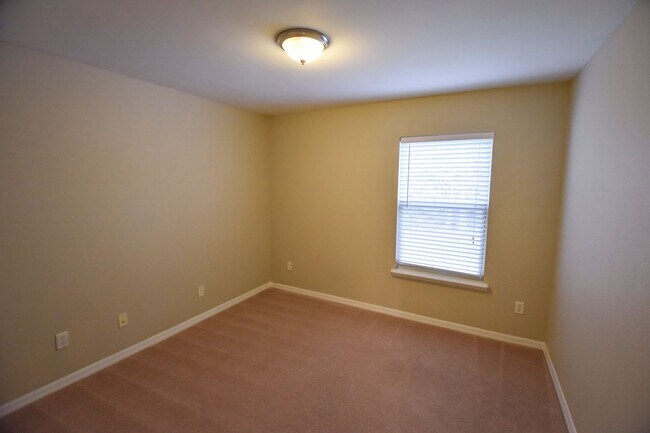 Building Photo - 137 Dover Bluff Dr