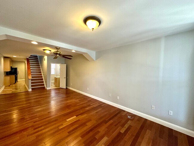 Building Photo - Charming 3 Bedroom/2.5 Bathroom Townhome in Hampden!
