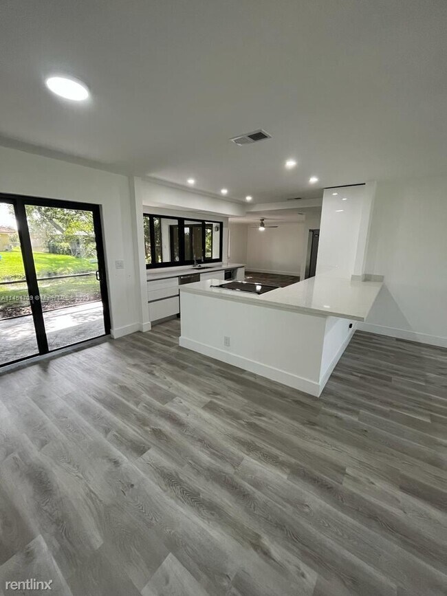 Foto del edificio - 4 br, 2 bath House - 3890 NW 106th Dr # 0
