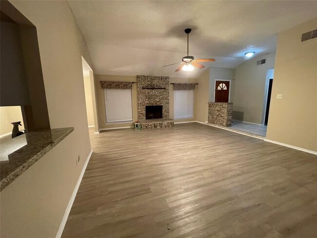 Building Photo - 1103 W Castlewood Ave
