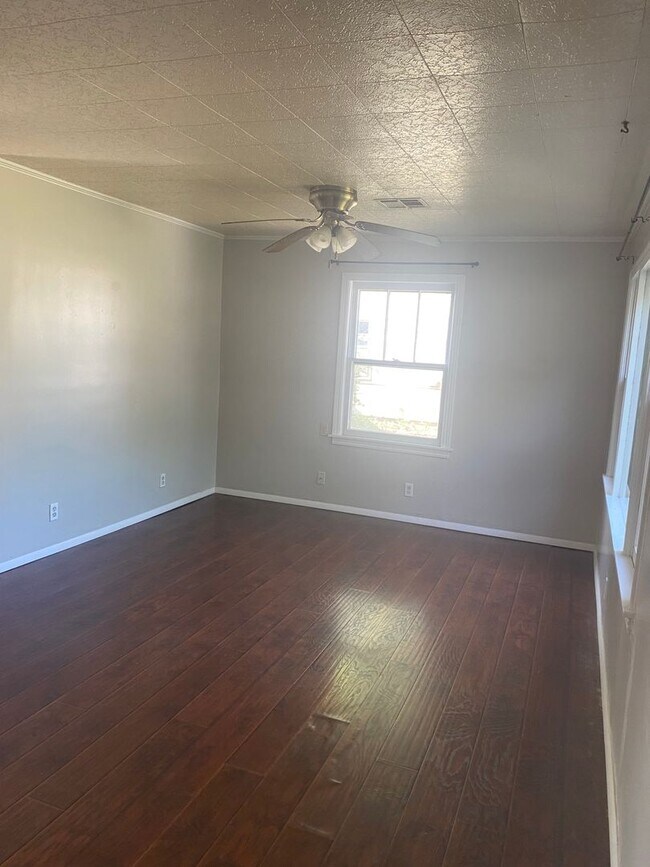 Foto del edificio - 2225 S Osage Ave