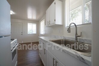 Building Photo - 376 W 700 N