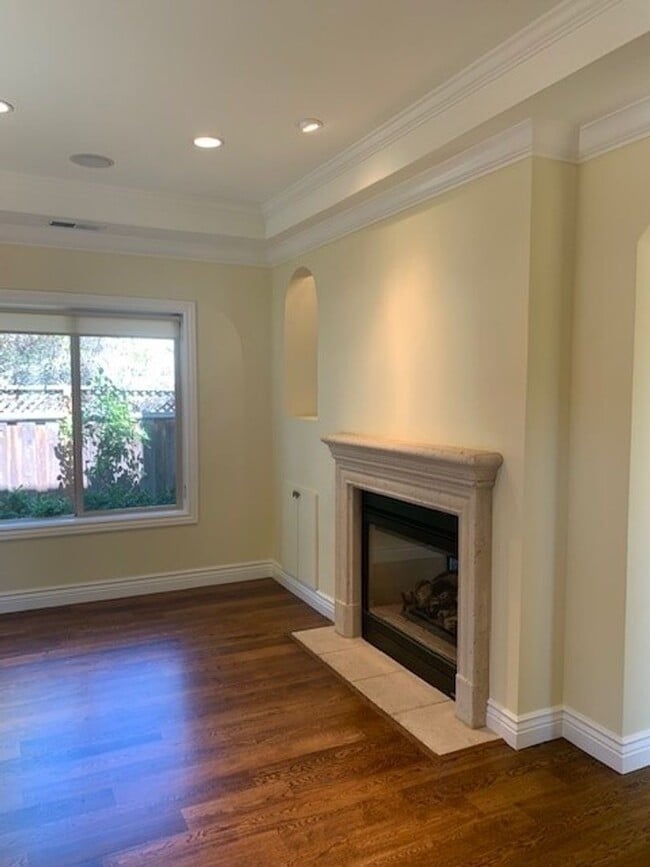 Building Photo - Beautiful Home Downtown Menlo Park