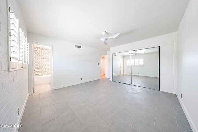 Foto del edificio - 6544 N 12th St