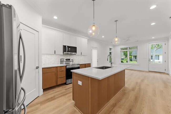 Foto del edificio - Gorgeous New Construction, Modern Finishes...