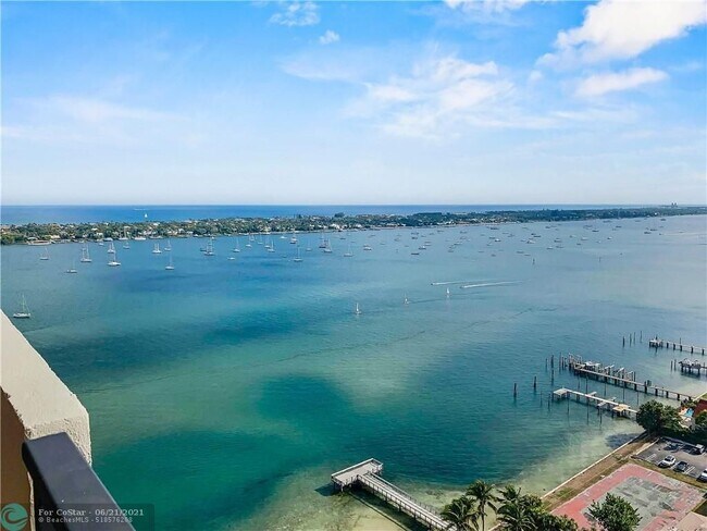 Foto del edificio - 5600 N Flagler Dr