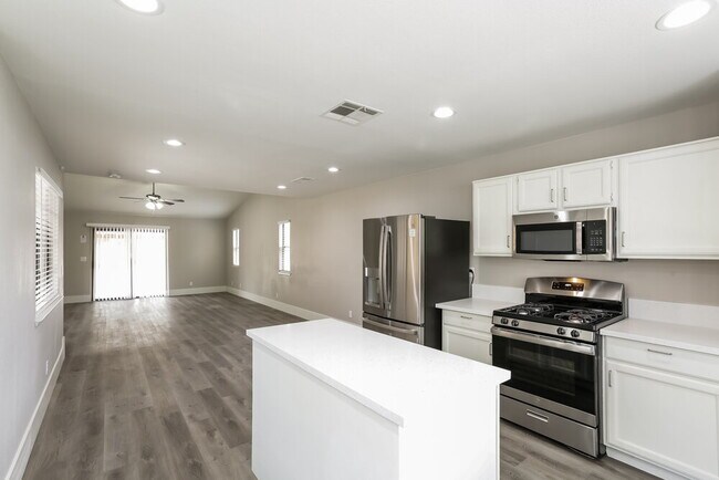 Building Photo - 5921 Tippin Dr