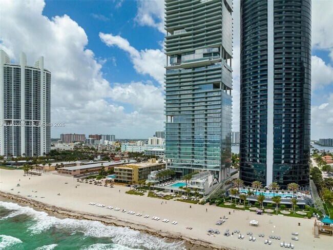 Foto del edificio - 18501 Collins Ave
