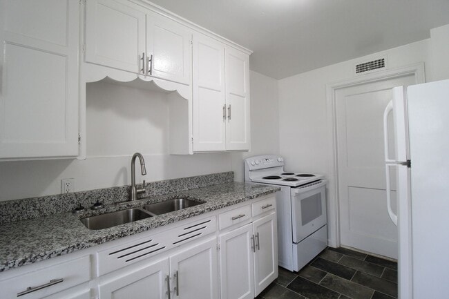 Building Photo - 1 Bedroom 1 Bath Duplex in Navy Hill Area in Olathe