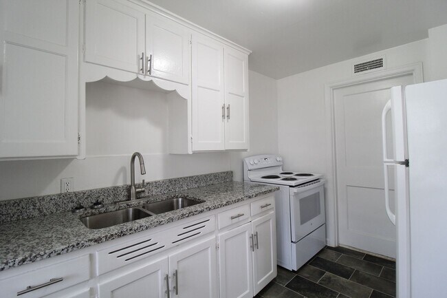 Foto del edificio - 1 Bedroom 1 Bath Duplex in Navy Hill Area in Olathe