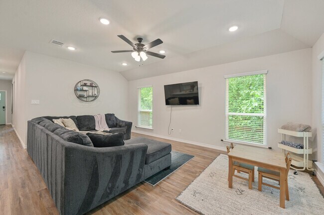 Foto del edificio - 3824 Springfield Dr