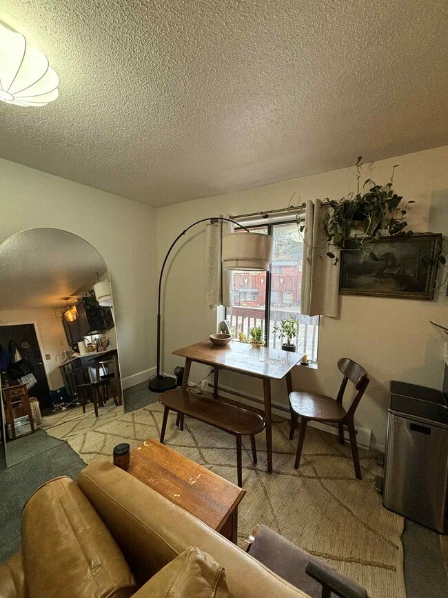 Sala / Comedor - 332 E Main St