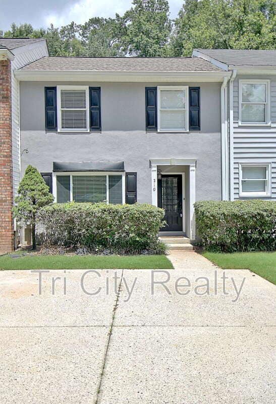 Foto del edificio - 210 Flat Creek Ct