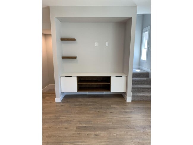 Building Photo - 1639-1162 162 St