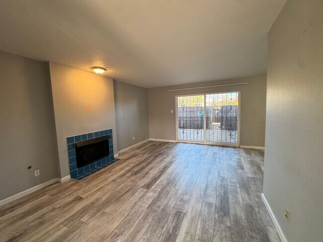 Building Photo - All Utilities Included! Move in Special! Condo in Winrock Villas