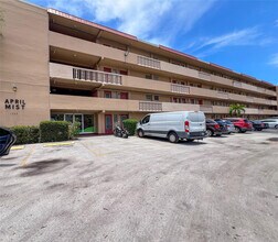 Building Photo - 1333 E Hallandale Beach Blvd