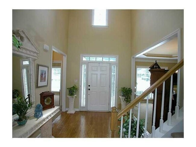 Building Photo - 1380 Woodvine Way