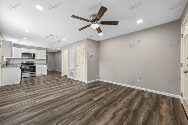 Building Photo - 419 High School Ln