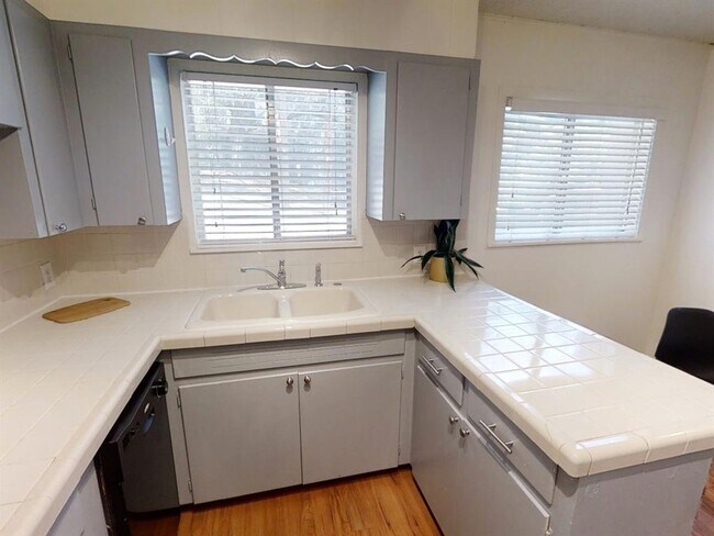 Foto del edificio - 3011 Whitis Ave