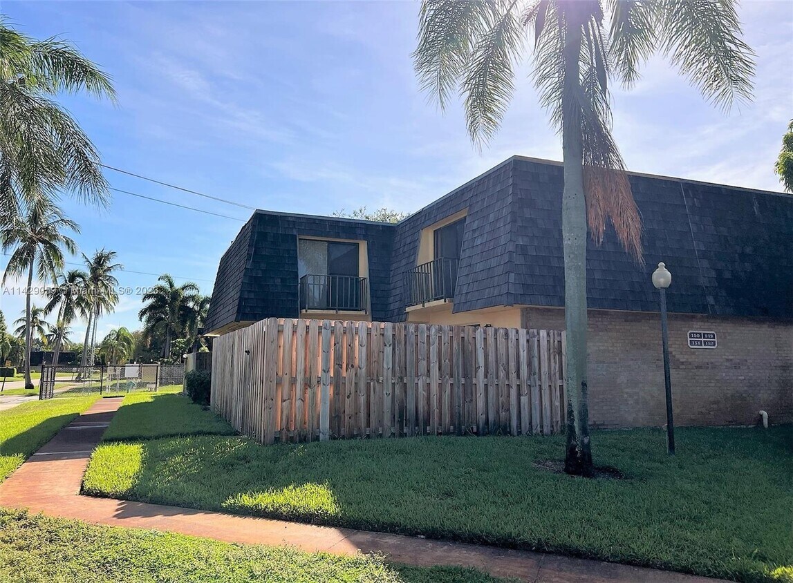 Foto principal - 151 Woodland Rd