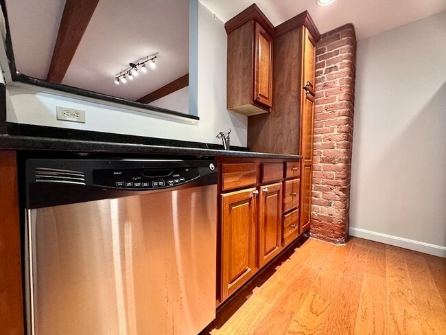 Building Photo - 4 Bishop St