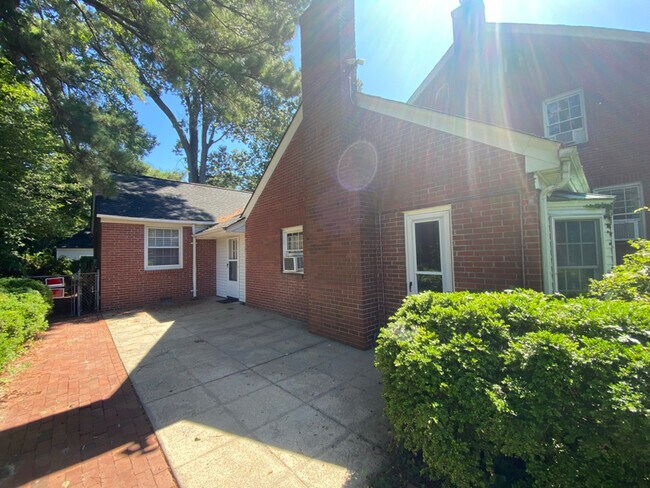 Building Photo - 24 Holly Dr