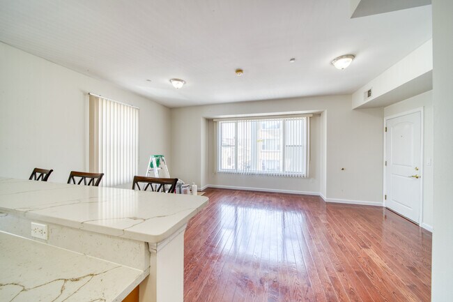Building Photo - 569 53rd St