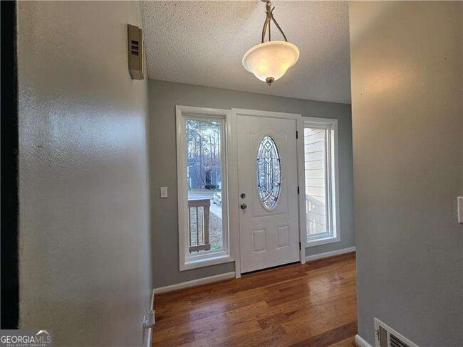 Building Photo - 3288 Timber Bluff Dr NE