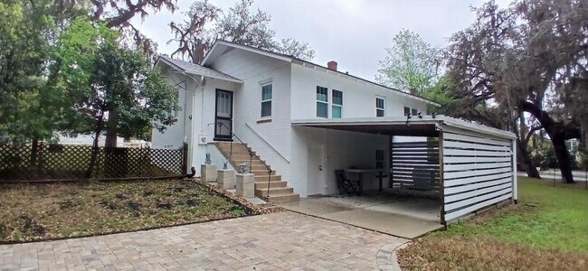 Foto del edificio - 923 NE 2nd St