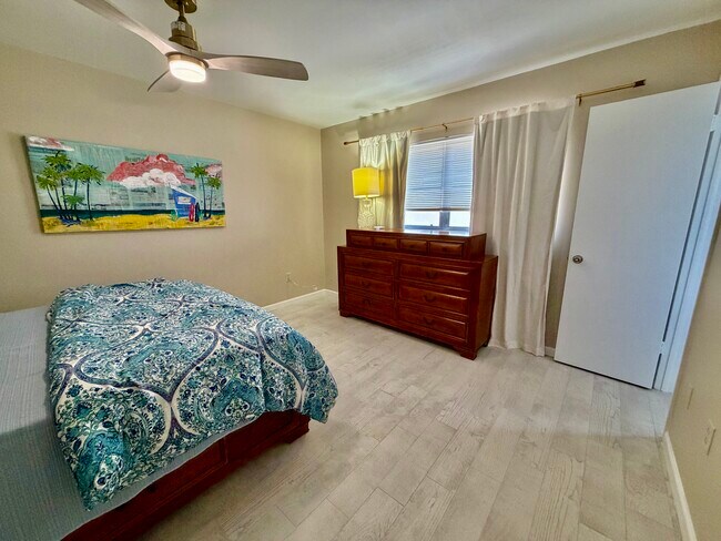 Foto del edificio - 220 Park Blvd N