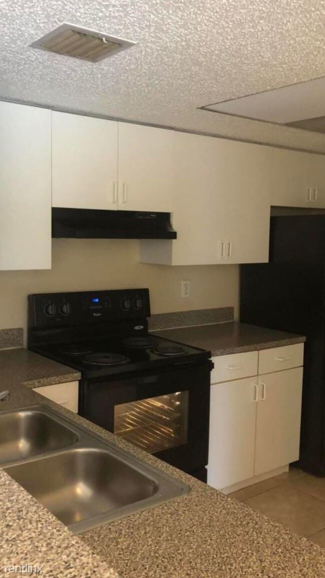 Building Photo - 3 br, 2 bath  - 8965 Okeechobee Blvd