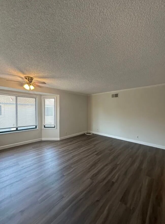 Building Photo - 3231 Kenhill Dr