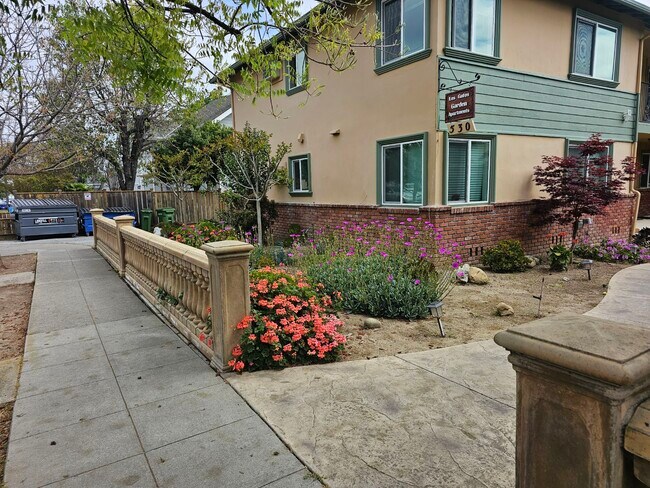 Foto del edificio - Los Gatos Garden Apartments