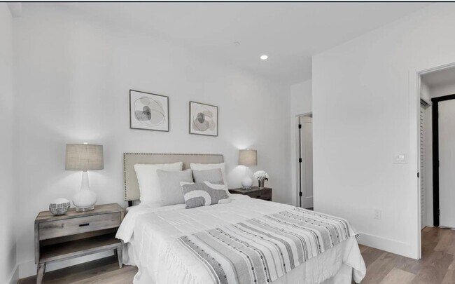 Building Photo - Modern 2BR Condo in NoMa