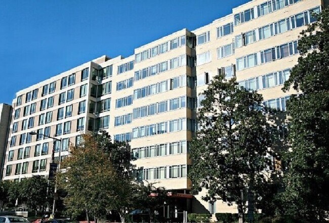 Foto del edificio - 1711 Massachusetts Ave NW