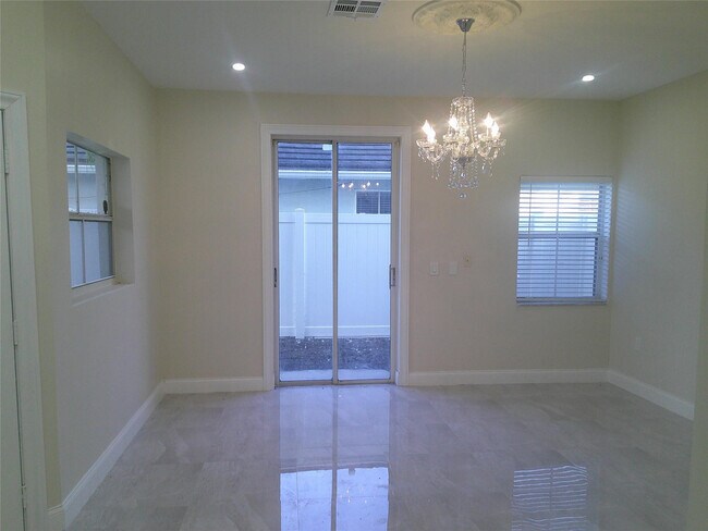 Foto del edificio - 19250 NW 22nd St