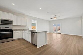 Building Photo - 341 Tejas Trl