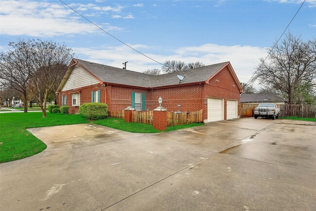 Photo - 300-306 East Main Street Apartment