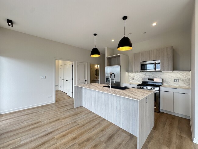 Foto del edificio - 6340 W Belmont Ave