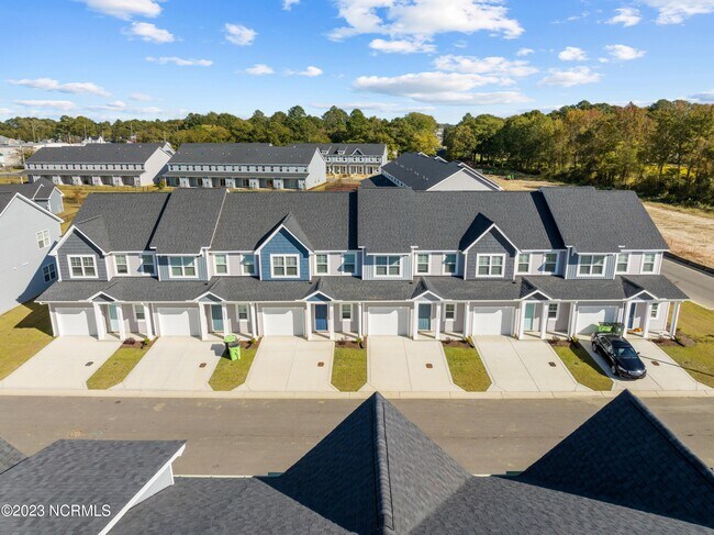Foto del edificio - 2621 Sailor Rose Ln