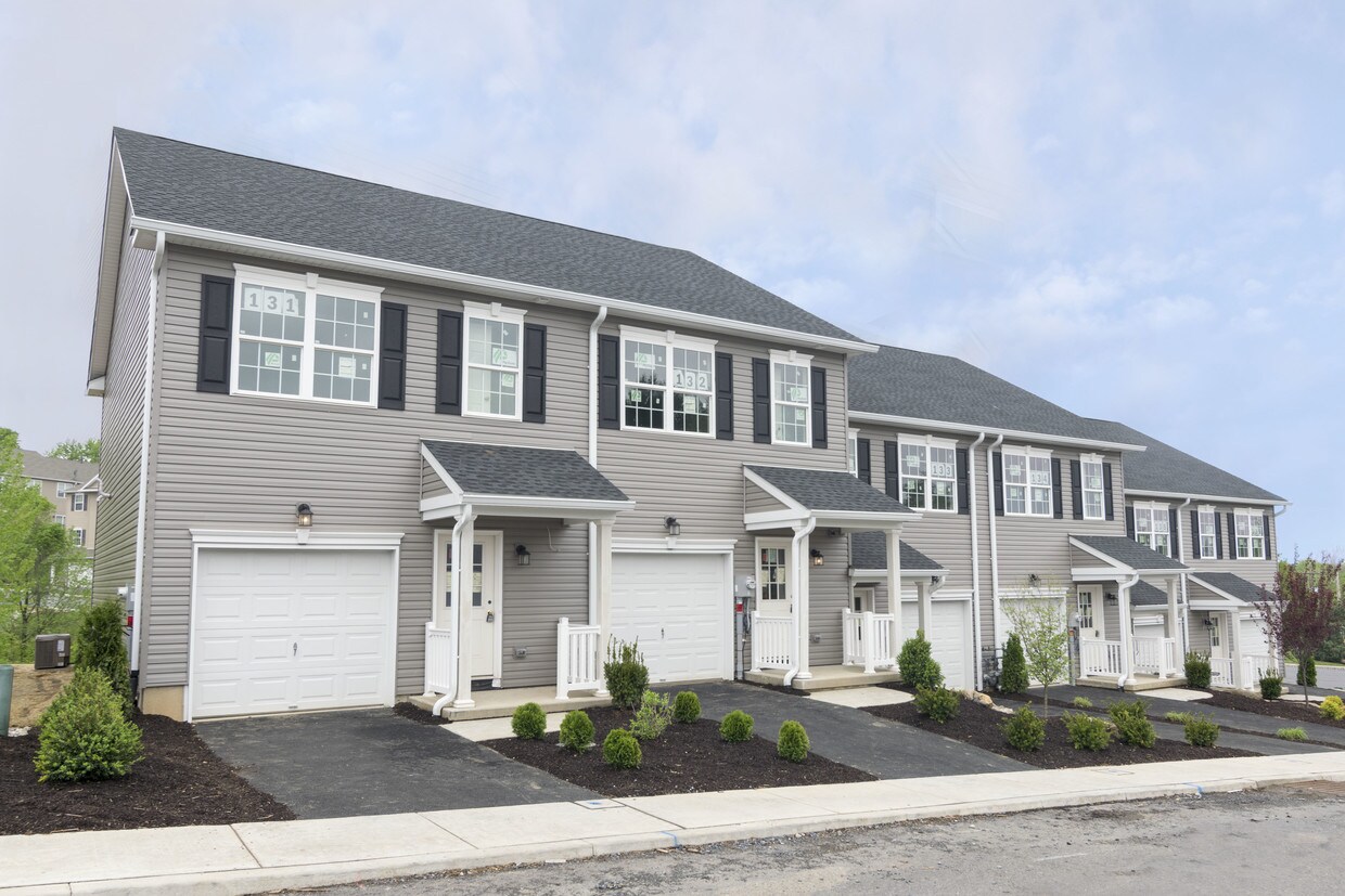 2031 Arey Ln, Whitehall, PA 18052 Condo for Rent in Whitehall, PA