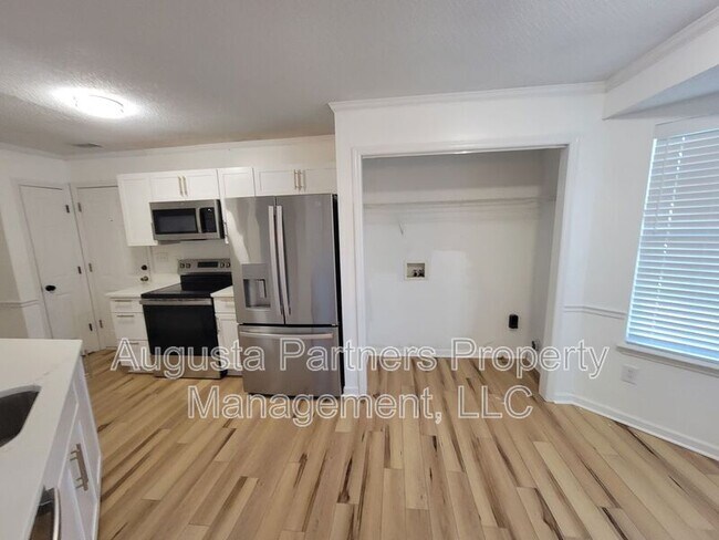 Building Photo - 2312 Perot Dr
