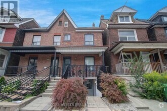 Building Photo - 1012 Ossington Ave